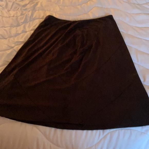 A lightweight 100% polyester feels like soft suede - Picture 3 of 5